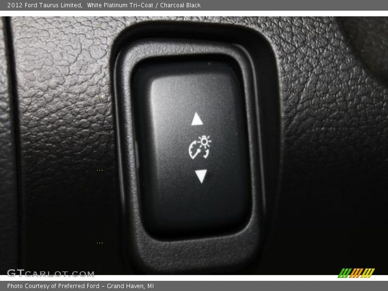 White Platinum Tri-Coat / Charcoal Black 2012 Ford Taurus Limited