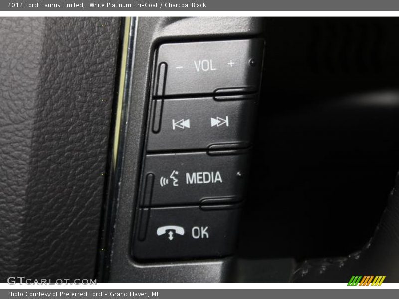 White Platinum Tri-Coat / Charcoal Black 2012 Ford Taurus Limited