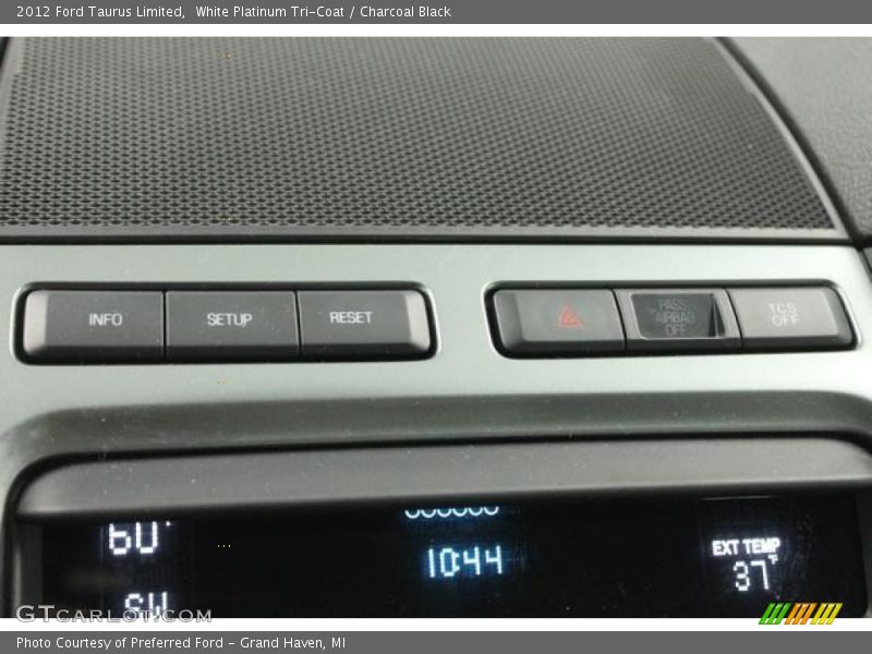 White Platinum Tri-Coat / Charcoal Black 2012 Ford Taurus Limited