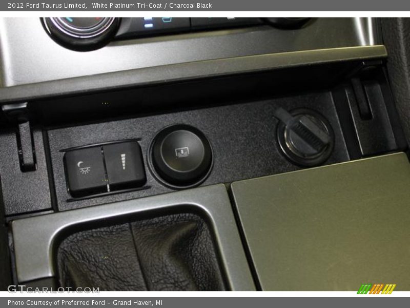 White Platinum Tri-Coat / Charcoal Black 2012 Ford Taurus Limited