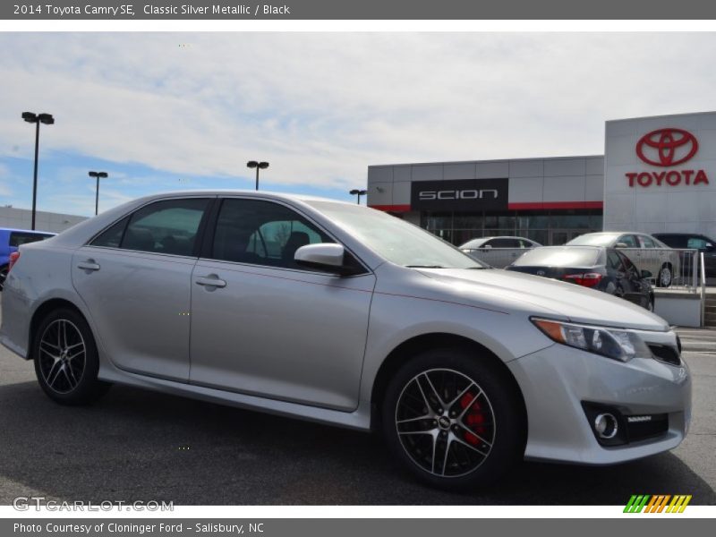 Classic Silver Metallic / Black 2014 Toyota Camry SE