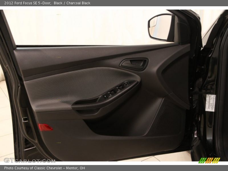 Black / Charcoal Black 2012 Ford Focus SE 5-Door