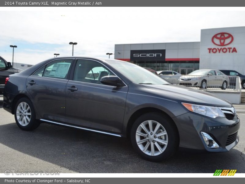 Magnetic Gray Metallic / Ash 2014 Toyota Camry XLE