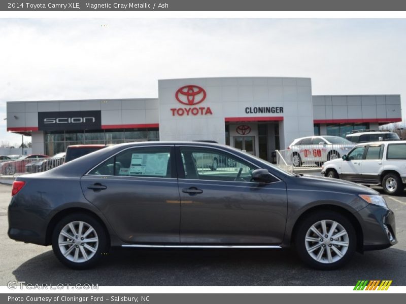 Magnetic Gray Metallic / Ash 2014 Toyota Camry XLE