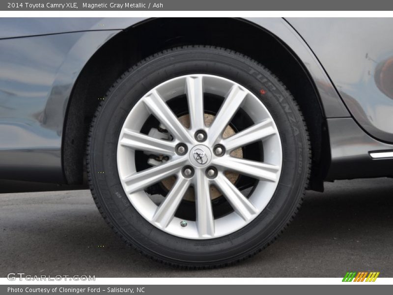 Magnetic Gray Metallic / Ash 2014 Toyota Camry XLE
