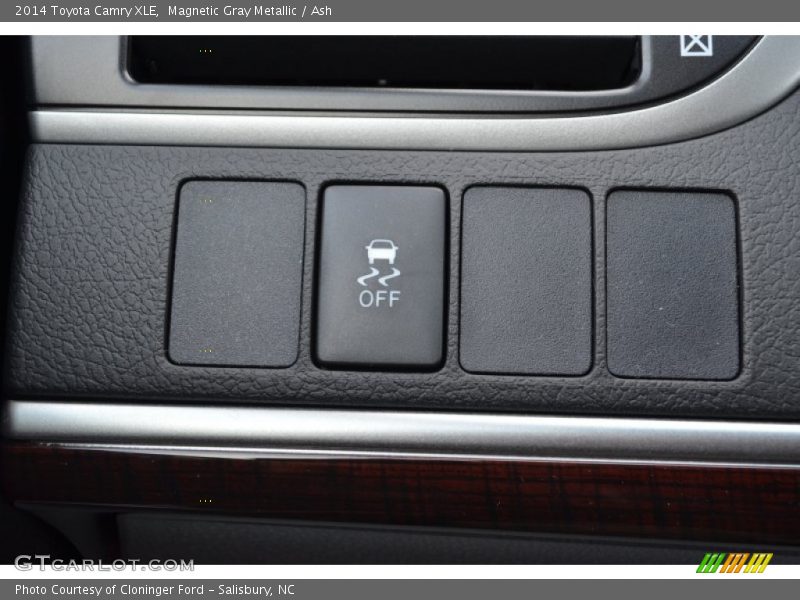 Magnetic Gray Metallic / Ash 2014 Toyota Camry XLE