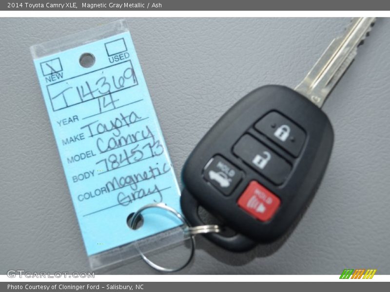 Magnetic Gray Metallic / Ash 2014 Toyota Camry XLE