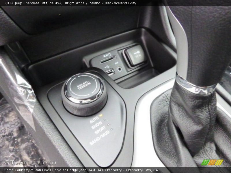 Bright White / Iceland - Black/Iceland Gray 2014 Jeep Cherokee Latitude 4x4