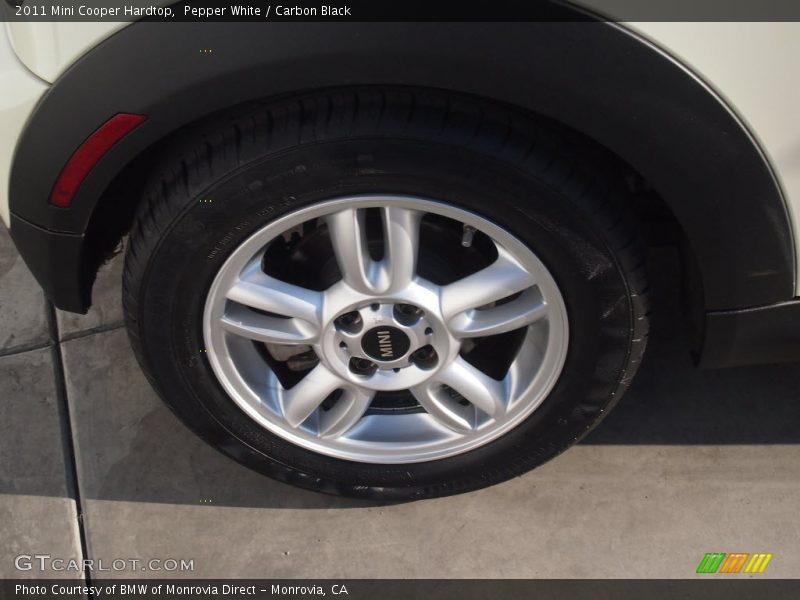Pepper White / Carbon Black 2011 Mini Cooper Hardtop