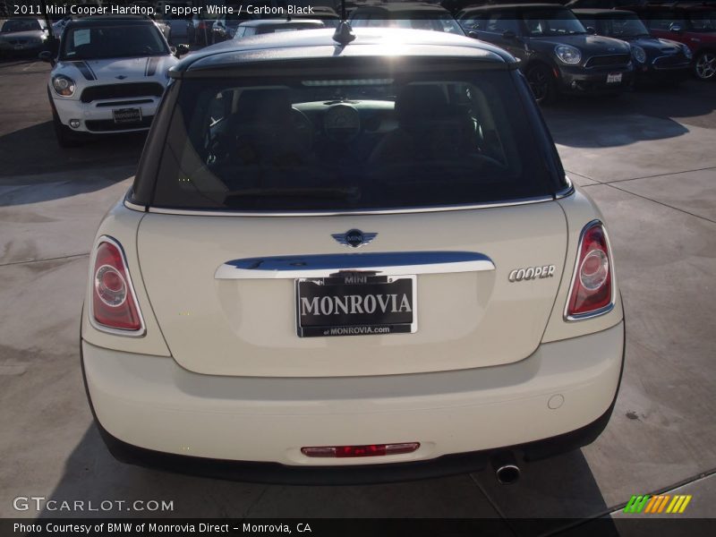 Pepper White / Carbon Black 2011 Mini Cooper Hardtop