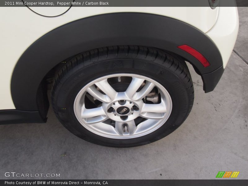 Pepper White / Carbon Black 2011 Mini Cooper Hardtop