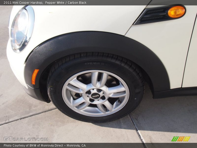 Pepper White / Carbon Black 2011 Mini Cooper Hardtop