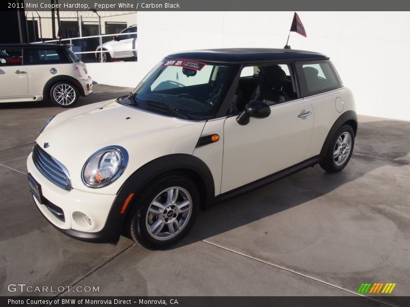 Pepper White / Carbon Black 2011 Mini Cooper Hardtop