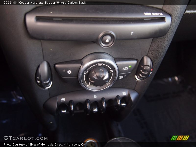 Pepper White / Carbon Black 2011 Mini Cooper Hardtop