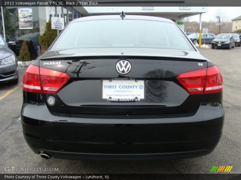 Black / Titan Black 2013 Volkswagen Passat 2.5L SE
