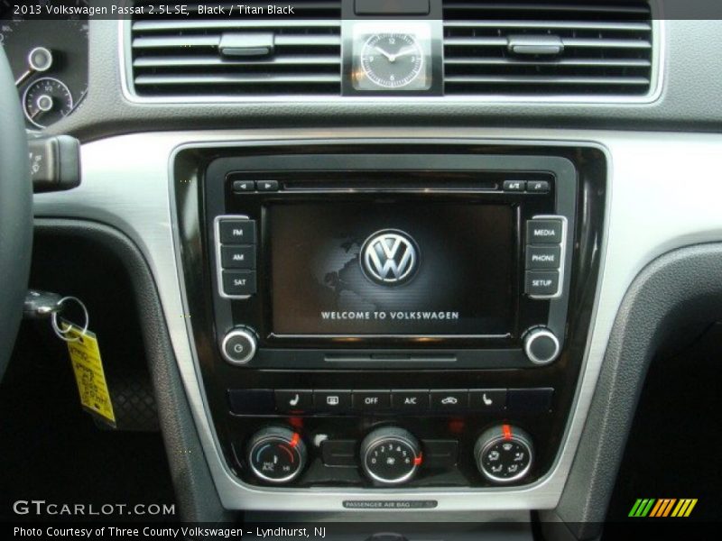 Black / Titan Black 2013 Volkswagen Passat 2.5L SE