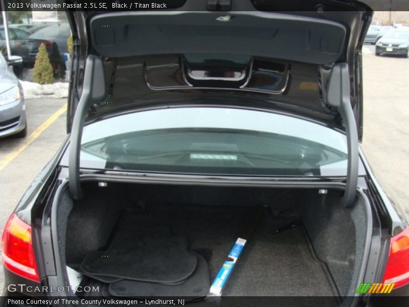 Black / Titan Black 2013 Volkswagen Passat 2.5L SE
