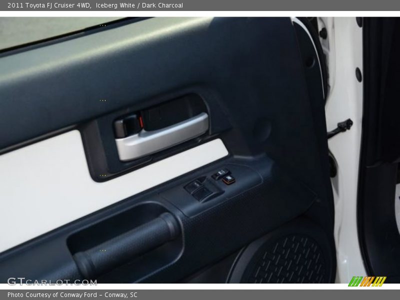Iceberg White / Dark Charcoal 2011 Toyota FJ Cruiser 4WD