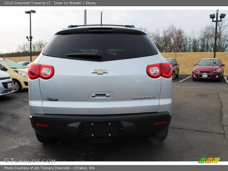 Silver Ice Metallic / Ebony 2010 Chevrolet Traverse LT