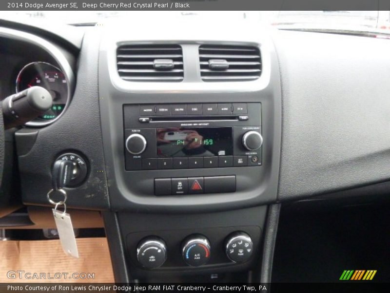 Deep Cherry Red Crystal Pearl / Black 2014 Dodge Avenger SE