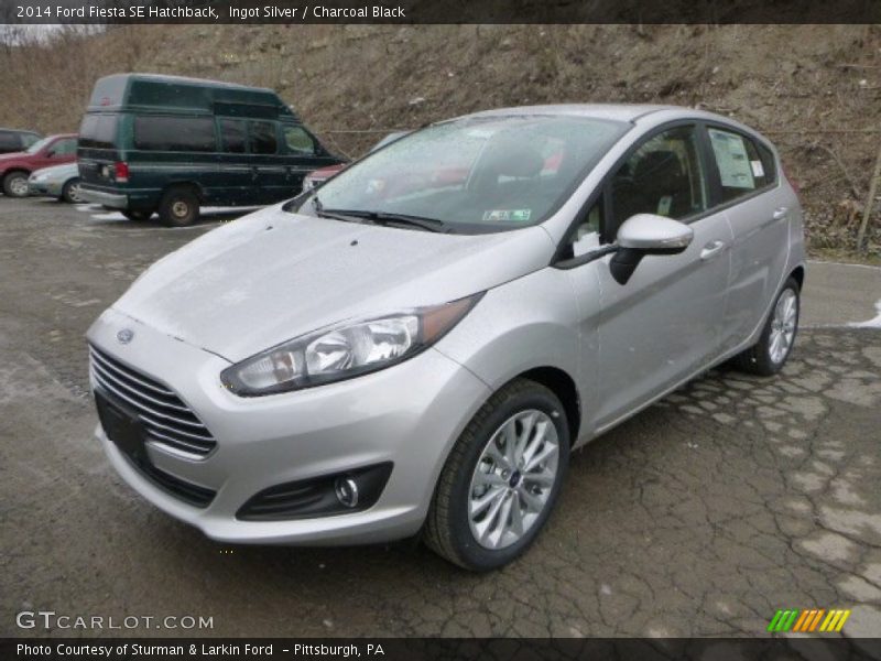 Ingot Silver / Charcoal Black 2014 Ford Fiesta SE Hatchback