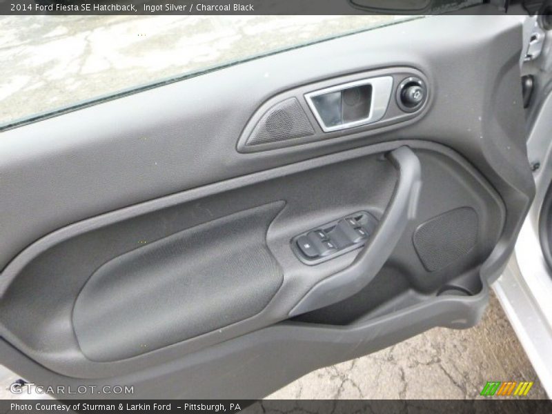 Ingot Silver / Charcoal Black 2014 Ford Fiesta SE Hatchback