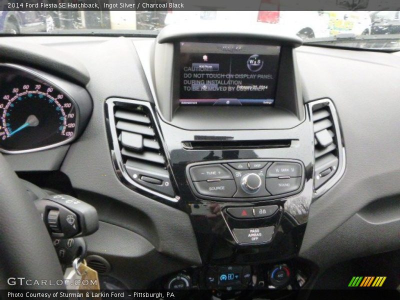 Ingot Silver / Charcoal Black 2014 Ford Fiesta SE Hatchback