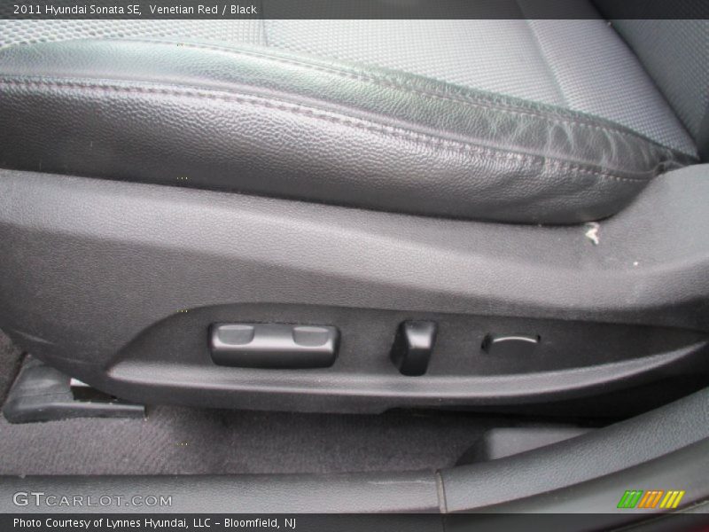 Venetian Red / Black 2011 Hyundai Sonata SE