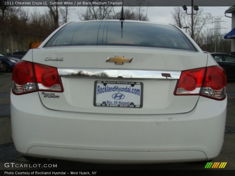 Summit White / Jet Black/Medium Titanium 2011 Chevrolet Cruze LS