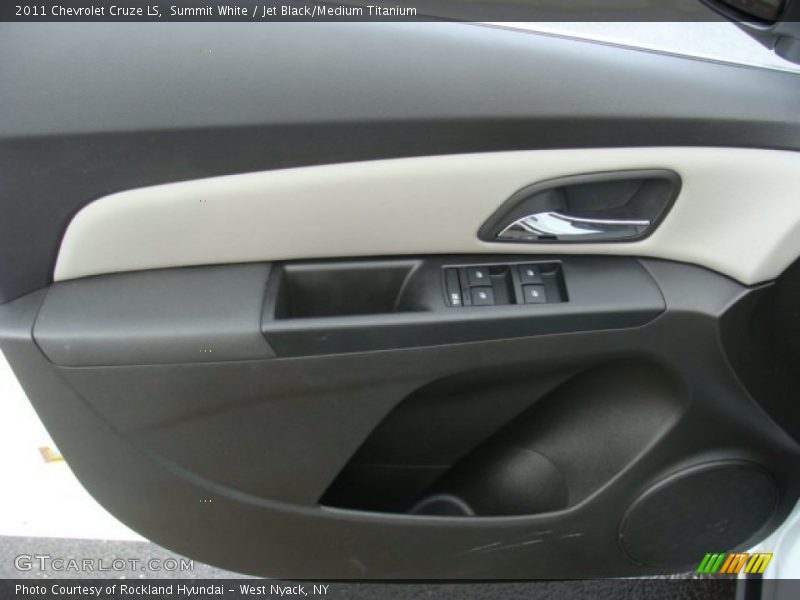Summit White / Jet Black/Medium Titanium 2011 Chevrolet Cruze LS