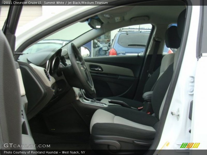 Summit White / Jet Black/Medium Titanium 2011 Chevrolet Cruze LS