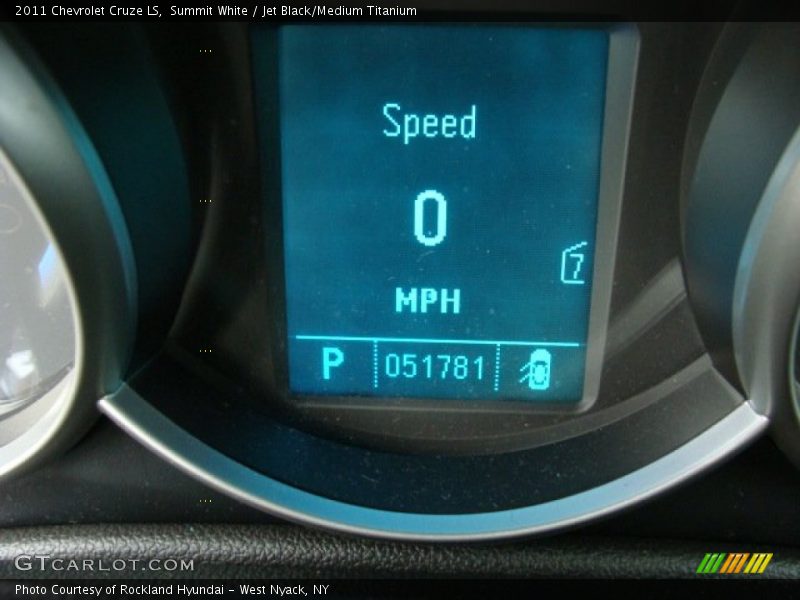 Summit White / Jet Black/Medium Titanium 2011 Chevrolet Cruze LS