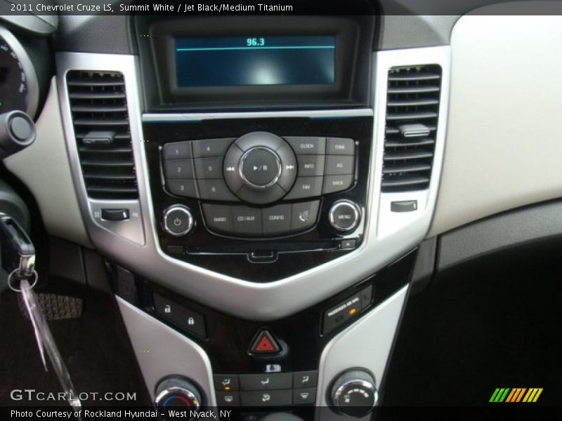 Summit White / Jet Black/Medium Titanium 2011 Chevrolet Cruze LS