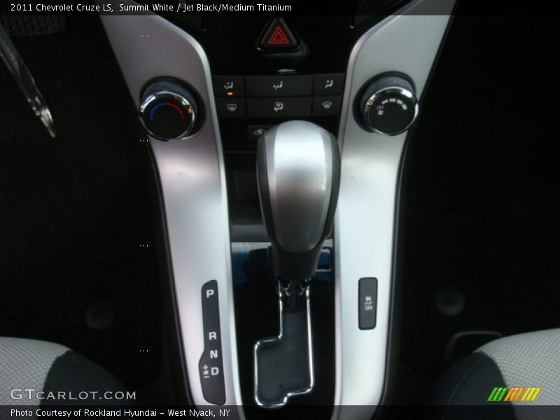 Summit White / Jet Black/Medium Titanium 2011 Chevrolet Cruze LS