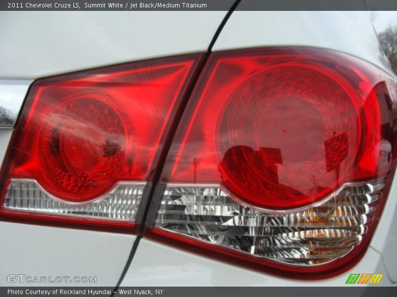 Summit White / Jet Black/Medium Titanium 2011 Chevrolet Cruze LS