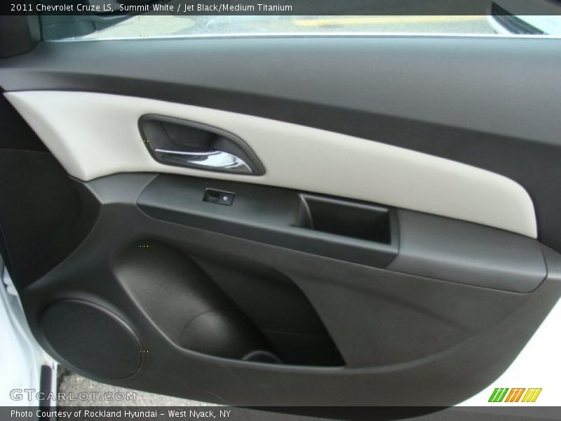 Summit White / Jet Black/Medium Titanium 2011 Chevrolet Cruze LS