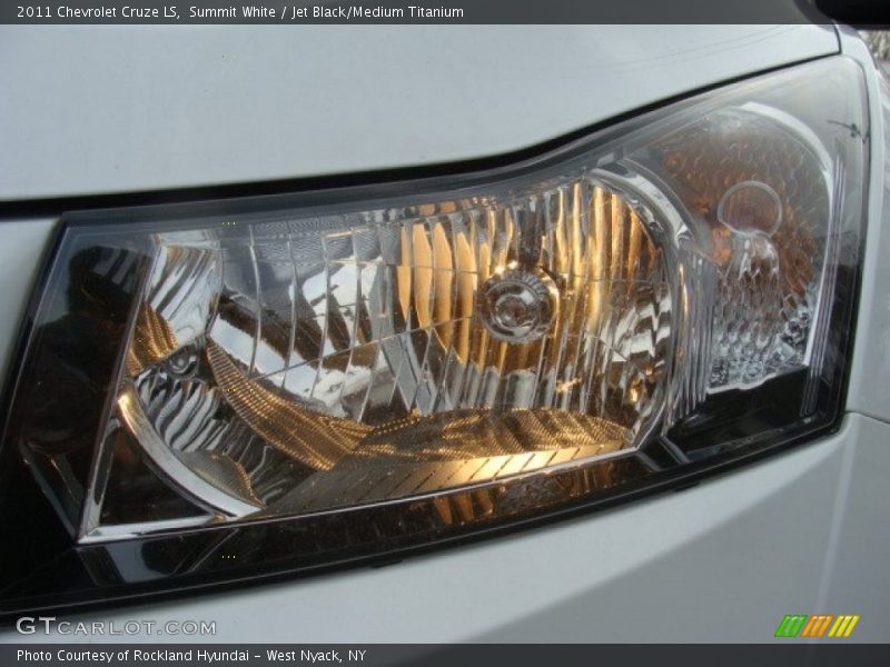 Summit White / Jet Black/Medium Titanium 2011 Chevrolet Cruze LS