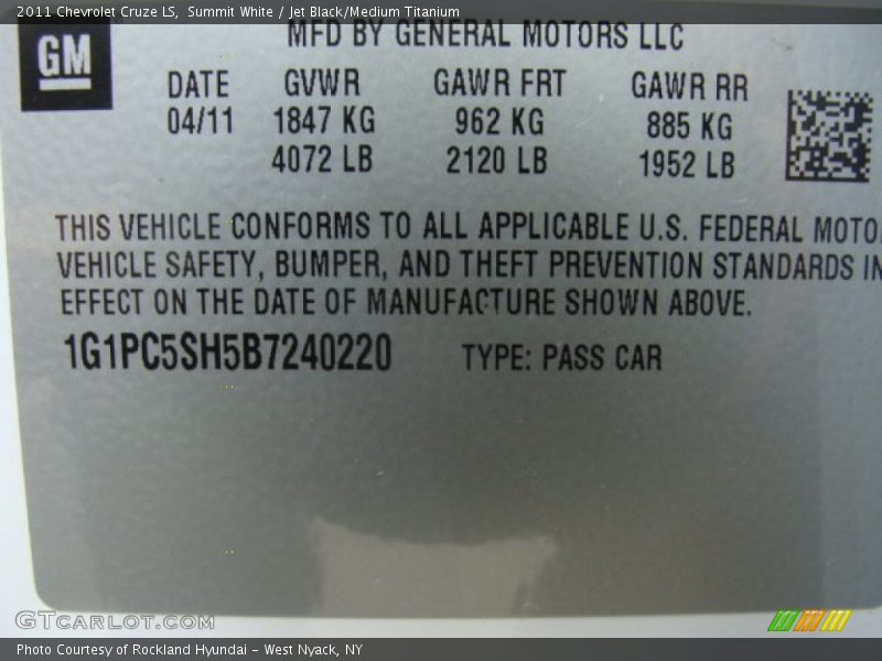 Summit White / Jet Black/Medium Titanium 2011 Chevrolet Cruze LS