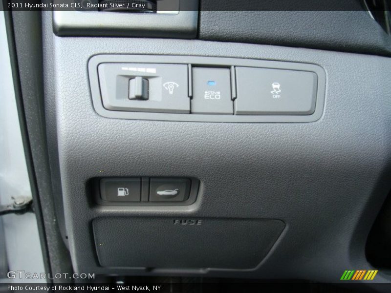 Radiant Silver / Gray 2011 Hyundai Sonata GLS