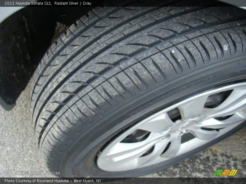 Radiant Silver / Gray 2011 Hyundai Sonata GLS
