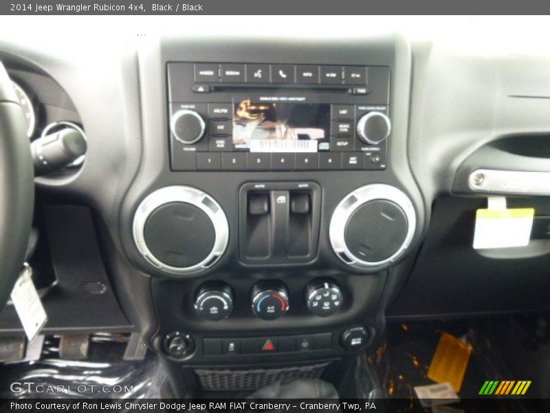 Controls of 2014 Wrangler Rubicon 4x4