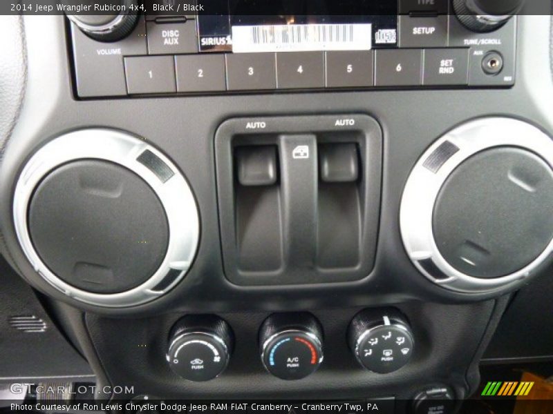 Controls of 2014 Wrangler Rubicon 4x4