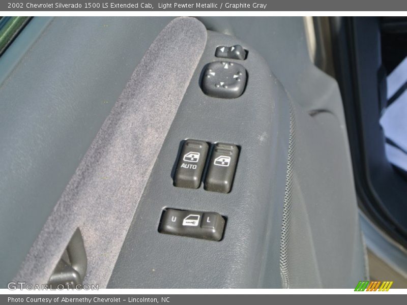 Light Pewter Metallic / Graphite Gray 2002 Chevrolet Silverado 1500 LS Extended Cab