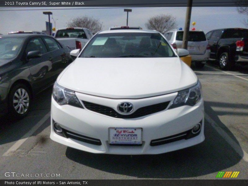 Super White / Black 2013 Toyota Camry SE