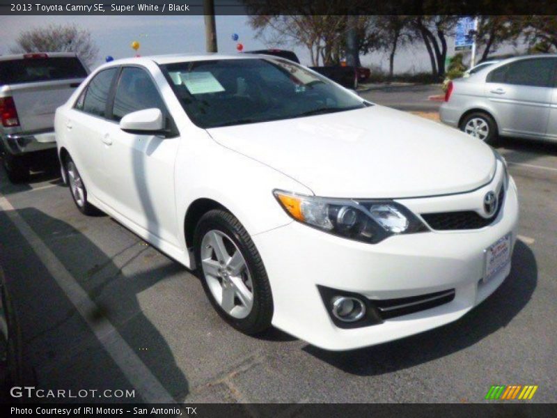 Super White / Black 2013 Toyota Camry SE