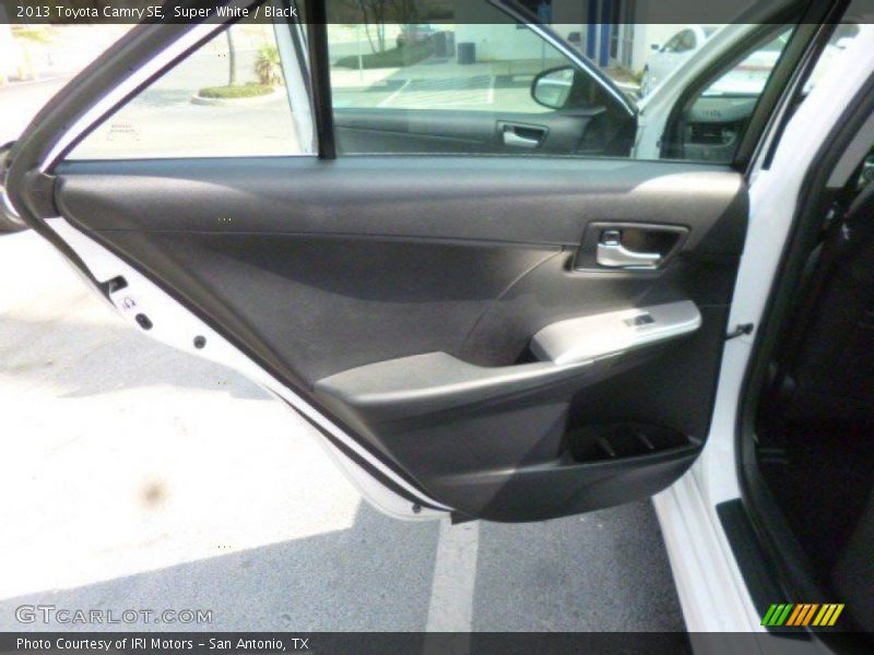 Super White / Black 2013 Toyota Camry SE