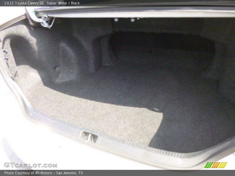 Super White / Black 2013 Toyota Camry SE