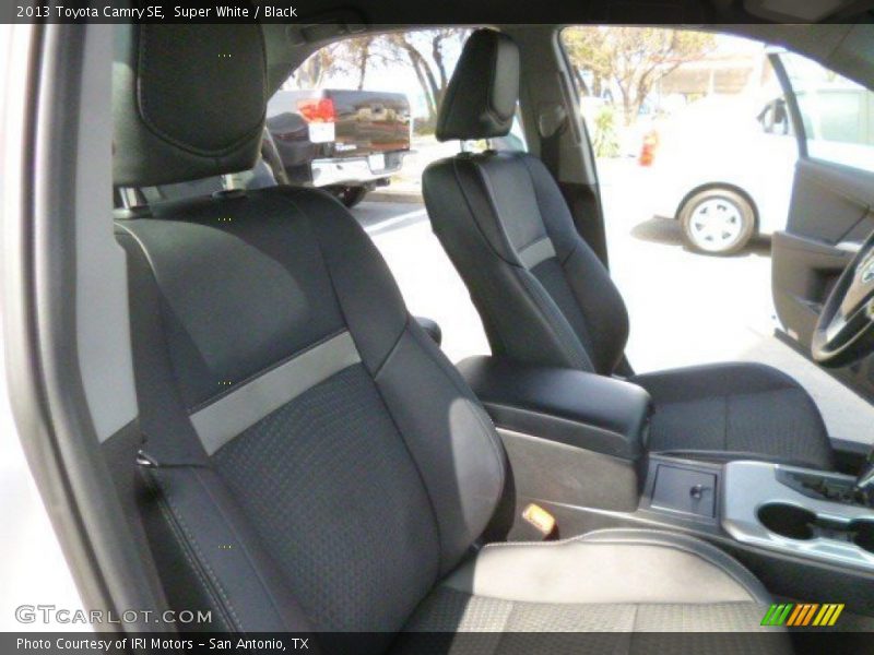 Super White / Black 2013 Toyota Camry SE