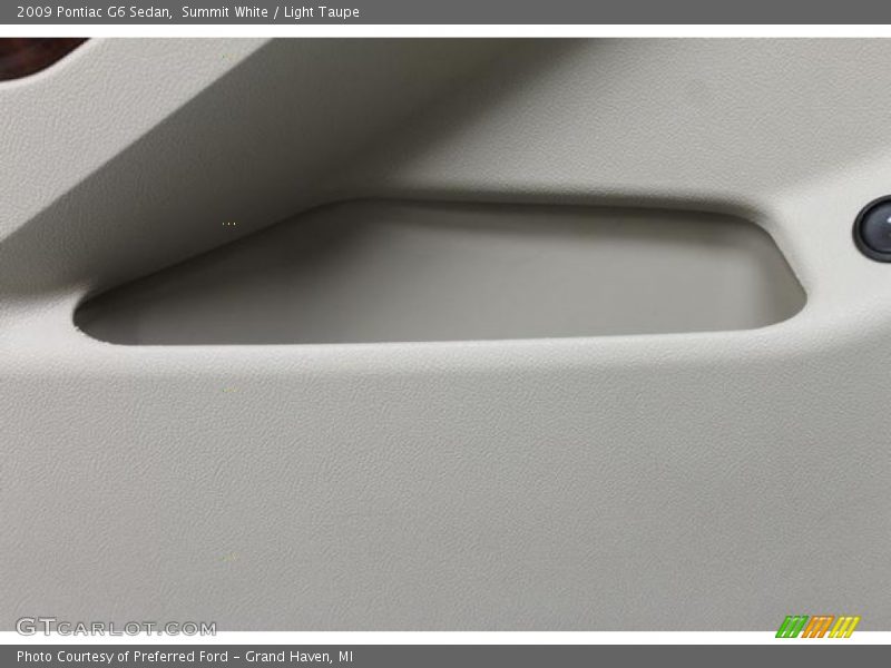 Summit White / Light Taupe 2009 Pontiac G6 Sedan