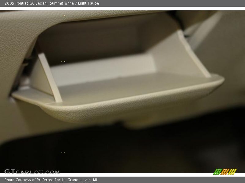 Summit White / Light Taupe 2009 Pontiac G6 Sedan